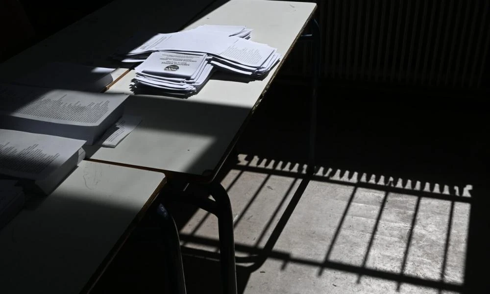 Παιανία: Συνελήφθη αντιδήμαρχος που μοίραζε ψηφοδέλτια και έβριζε αστυνομικούς